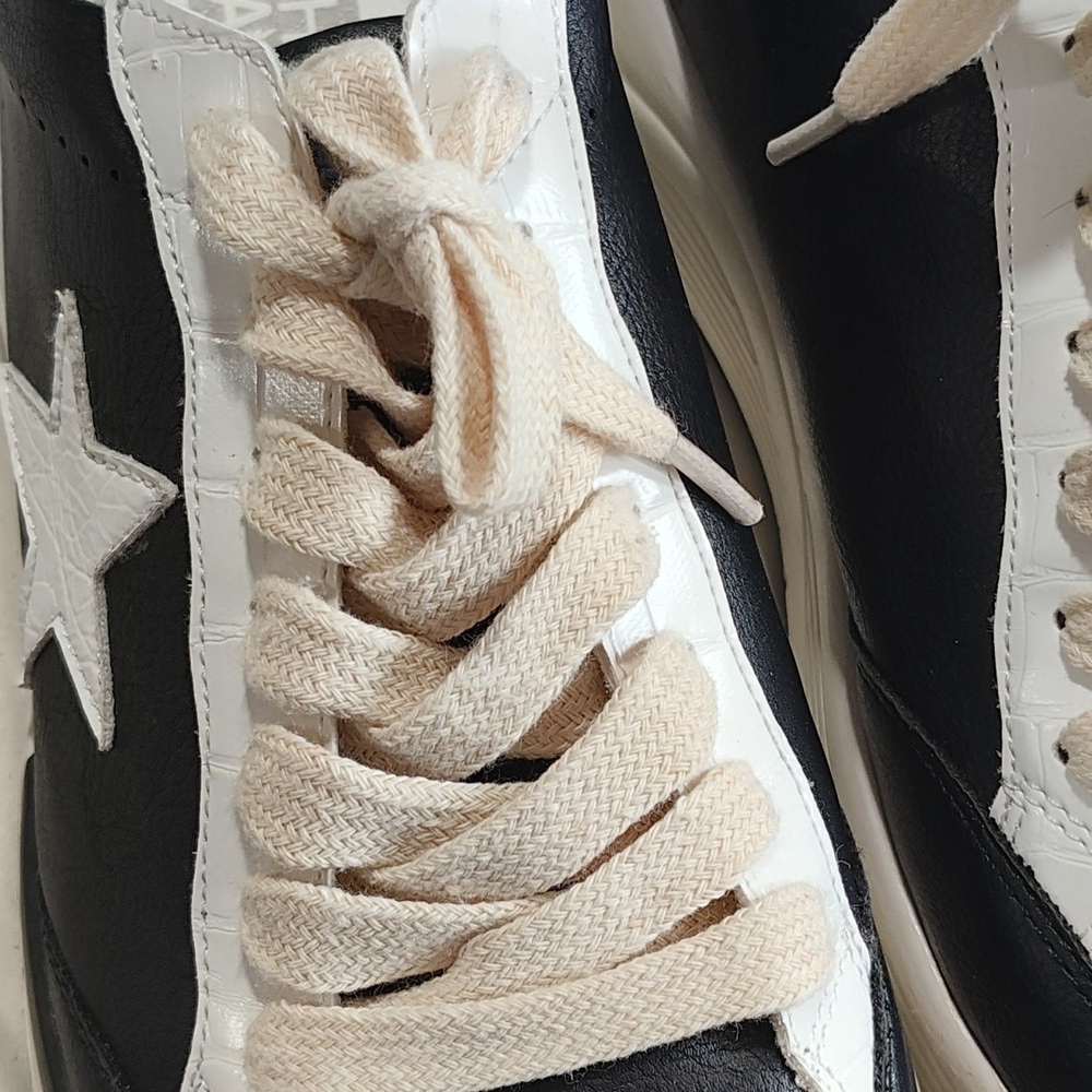 Stylish Black and White Women's Sneakers - Picture 12 of 14